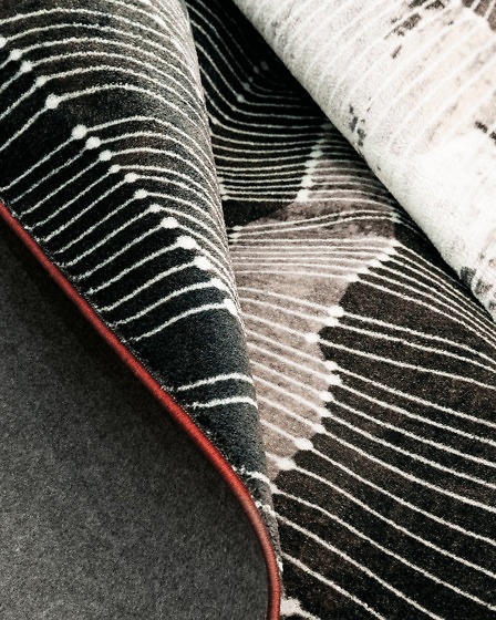 Alfombra decorativa de diseño contemporáneo en tonos grises y blancos