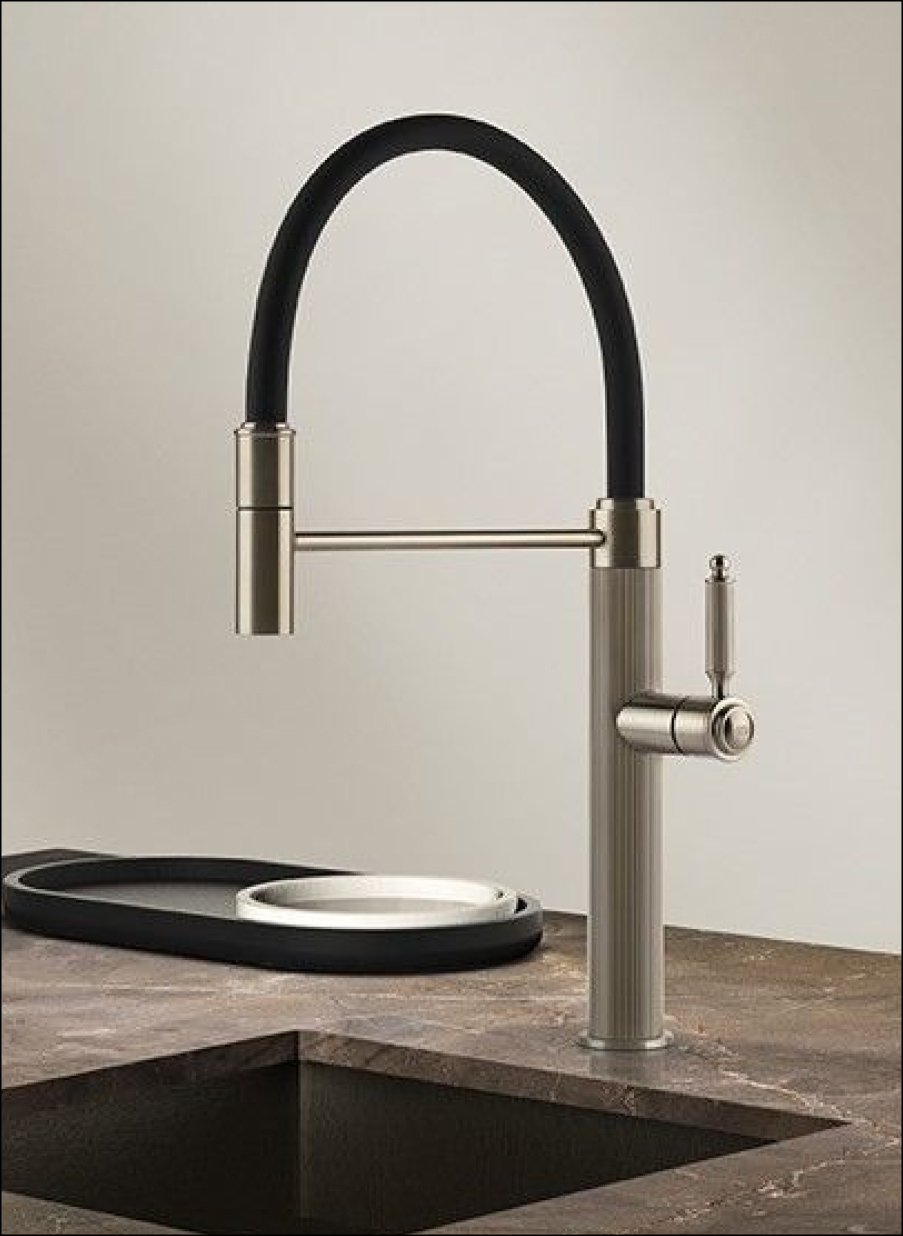 Grifo de cocina de diseño italiano en acero con caño flexible negro