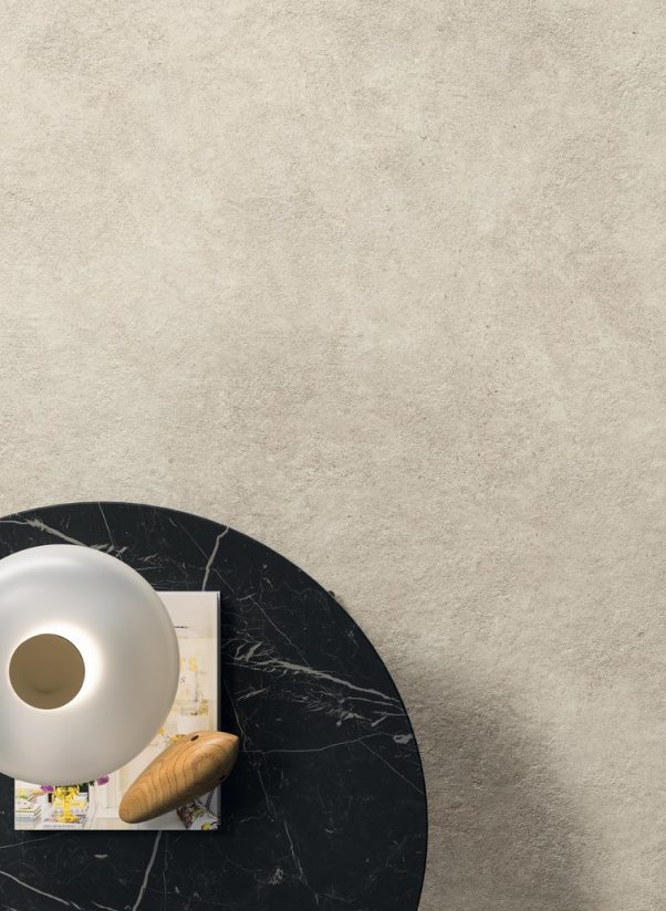 Suelo porcelánico imitación piedra natural con vetas realistas