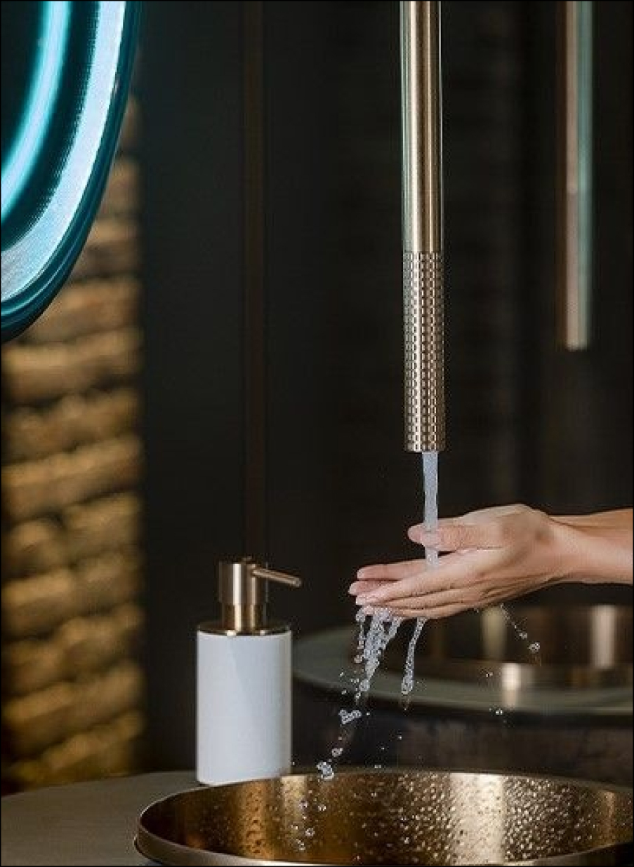 Grifería electrónica italiana de alta tecnología para baños modernos