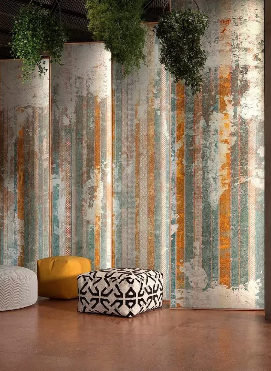 Papel pintado mural decorativo con diseño abstracto en tonos verdes y beige