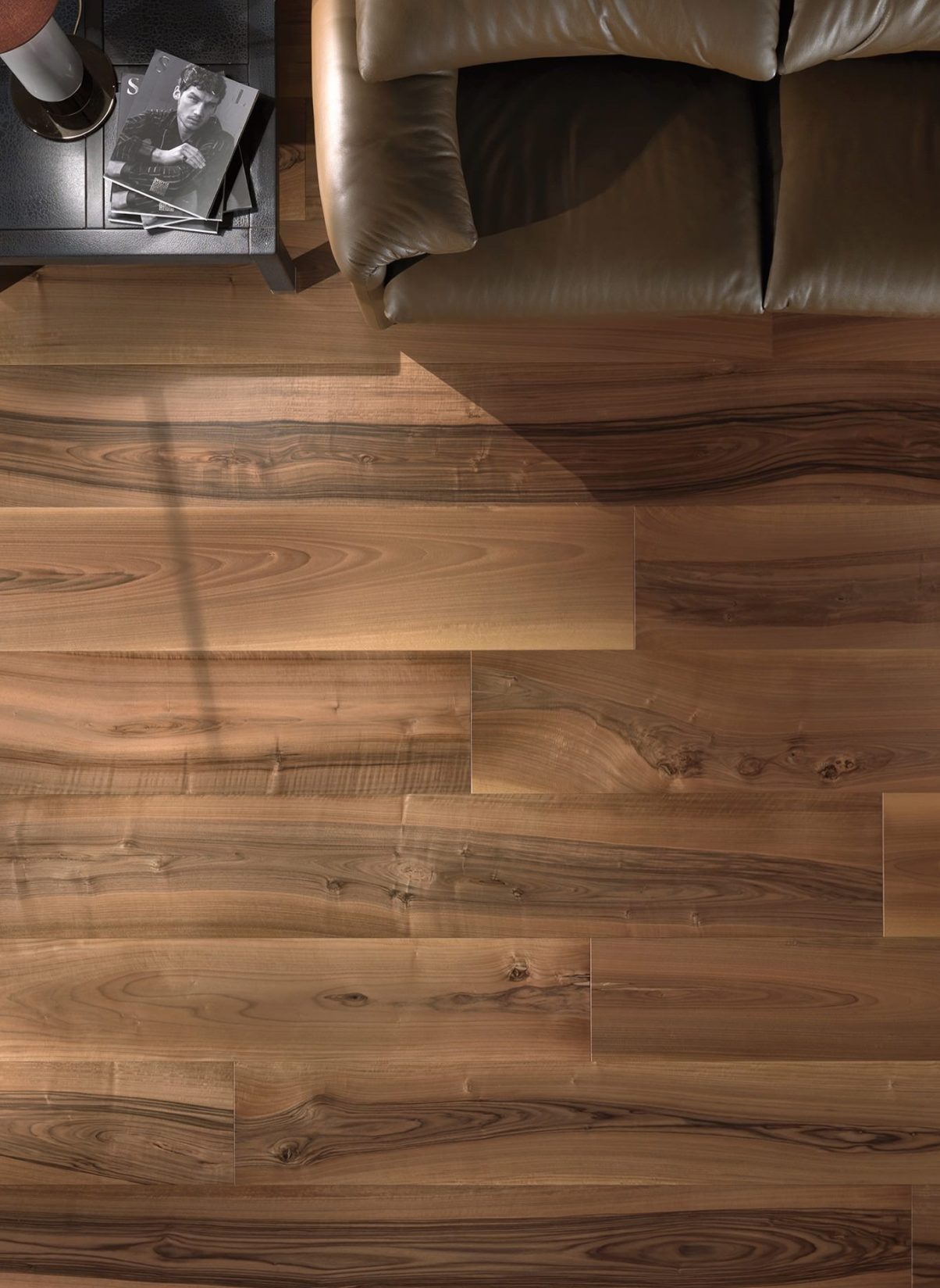Parquet italiano en tablones con acabado natural y vetas marcadas