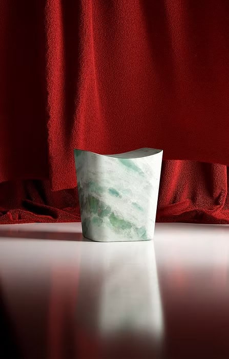Jarrón de mármol verde italiano como complemento decorativo de lujo