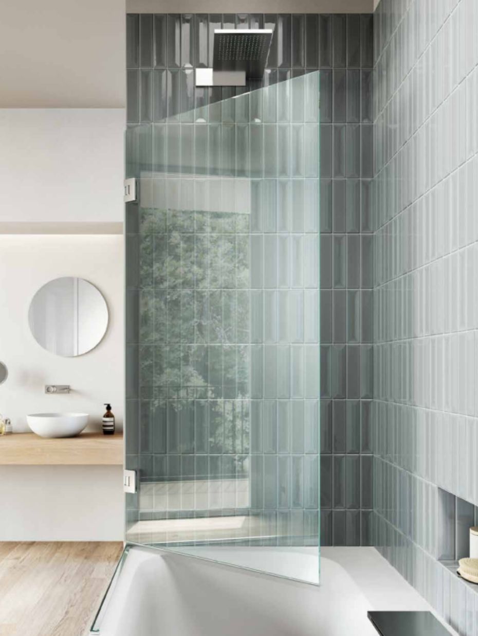 Mampara para bañera italiana con cristal satinado acanalado